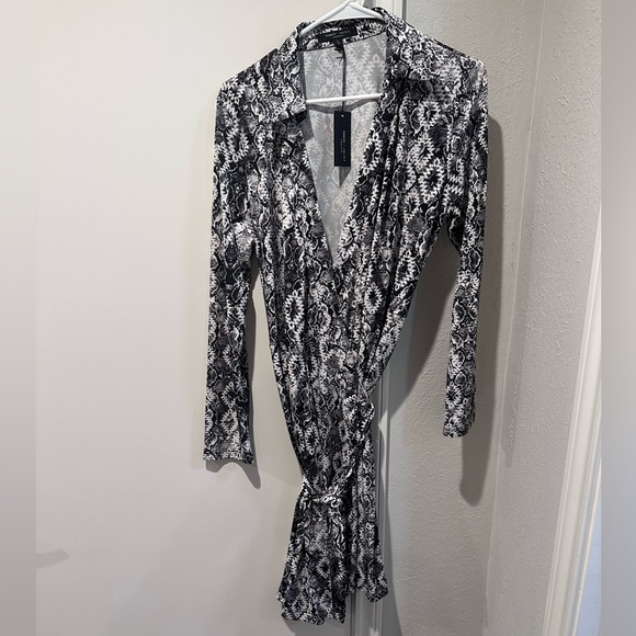 Romeo & Juliet couture NWT L snakeskin wrap dress - Picture 1 of 3